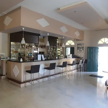 מלון Frosini Gardens קאסיופי