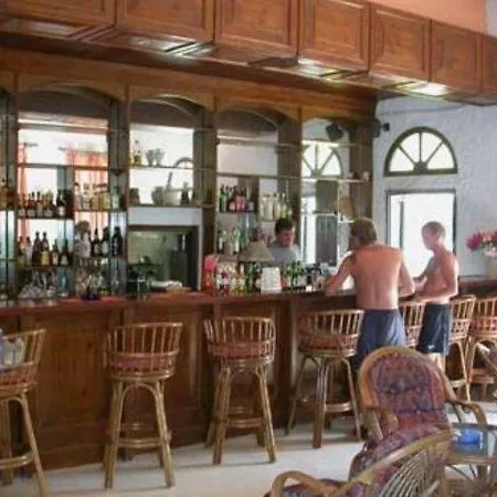 Frosini Gardens מלון קאסיופי
